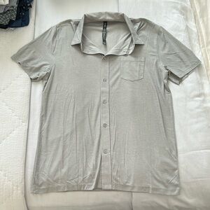Men’s Vuori lounge tee